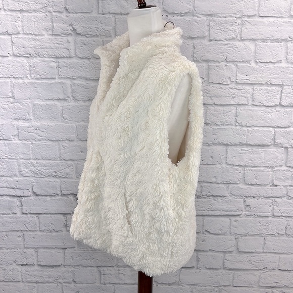 Betsy Johnson Sleeveless Fuzzy Jacket - Picture 3 of 6